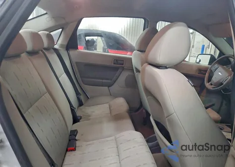 2011 Ford Focus Se z USA, uszkodzony, nr VIN 1FAHP3FN2BW106345